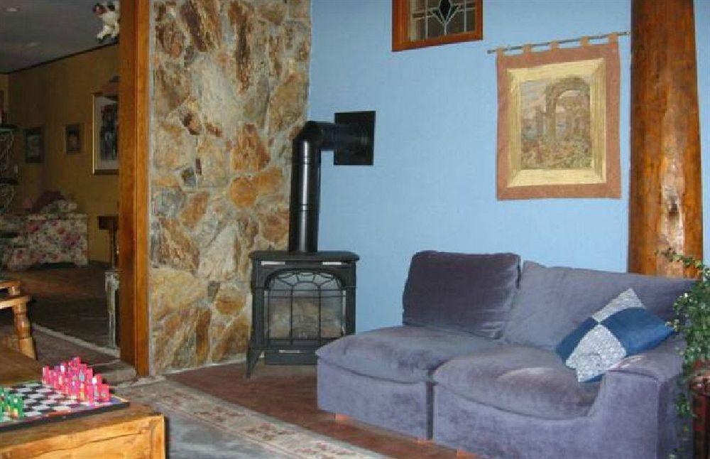 Inn At Clifftop Lane Bed And Breakfast Whistler Exterior foto