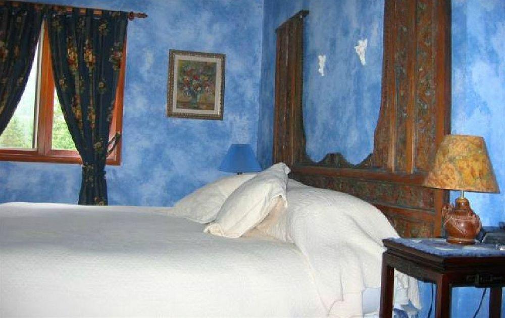 Inn At Clifftop Lane Bed And Breakfast Whistler Exterior foto
