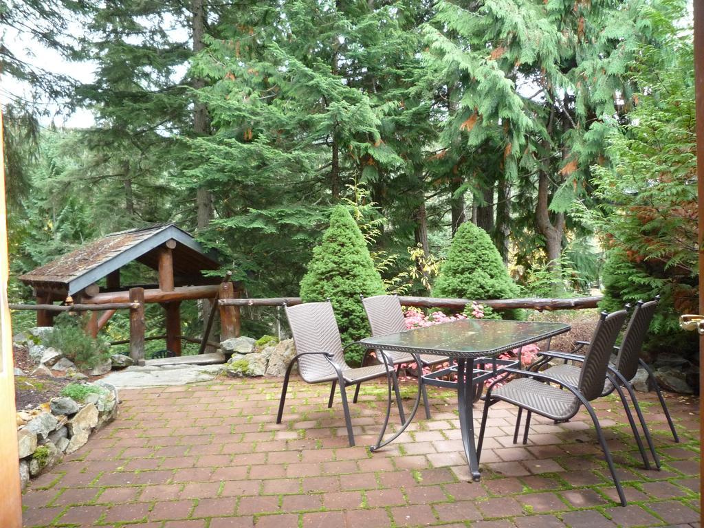 Inn At Clifftop Lane Bed And Breakfast Whistler Exterior foto
