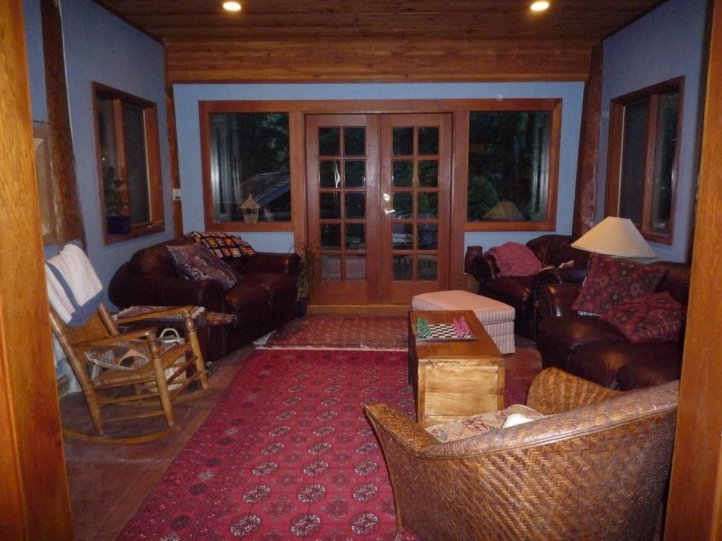 Inn At Clifftop Lane Bed And Breakfast Whistler Exterior foto