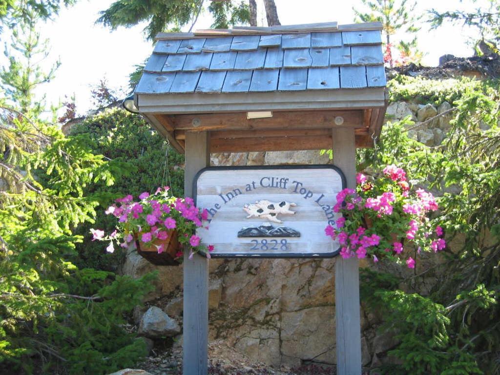 Inn At Clifftop Lane Bed And Breakfast Whistler Exterior foto