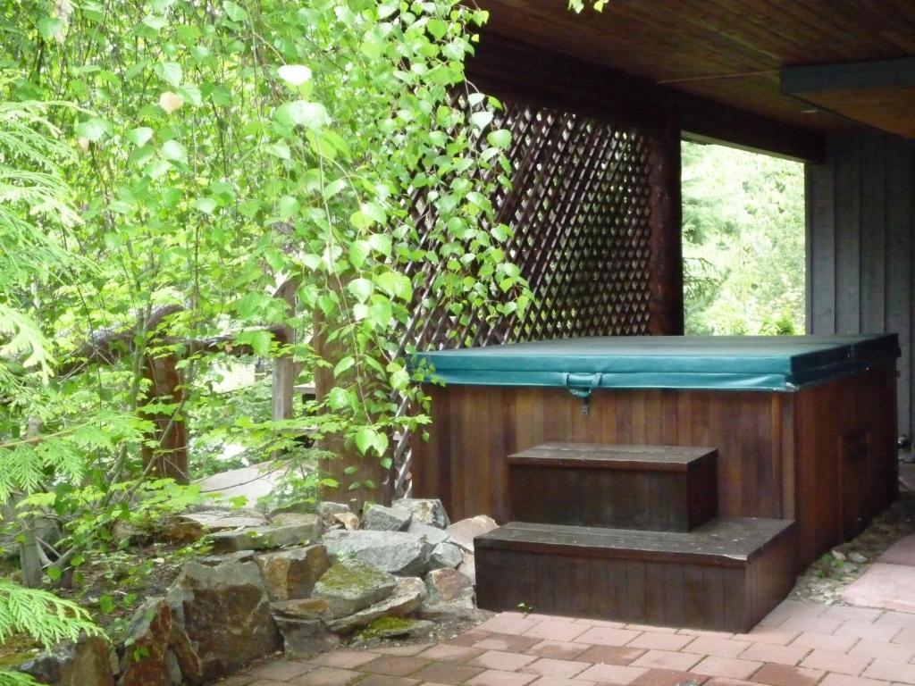Inn At Clifftop Lane Bed And Breakfast Whistler Exterior foto
